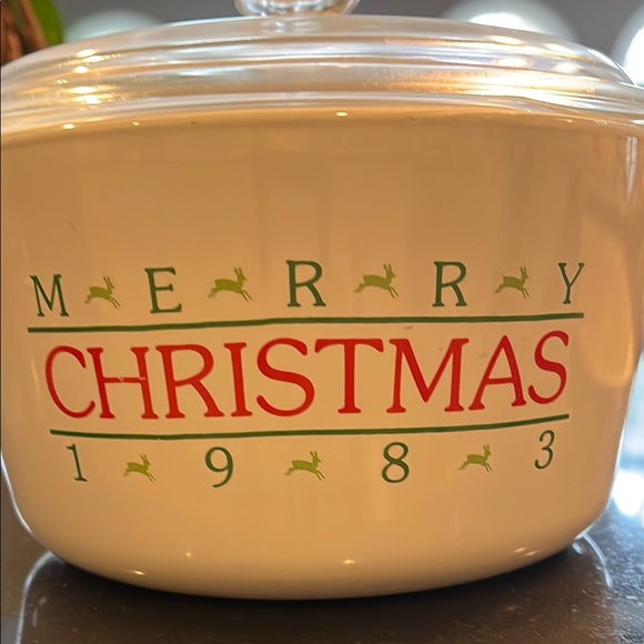 "Merry Christmas 1983" White Corningware Saucepan - 1 1/2L with Lid - Picture 3 of 12